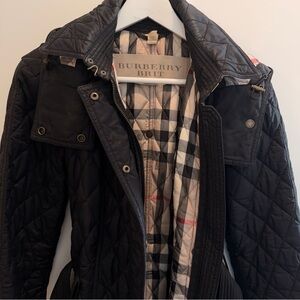Burberry Women’s Black Quilted Jacket with Signature Check Lining